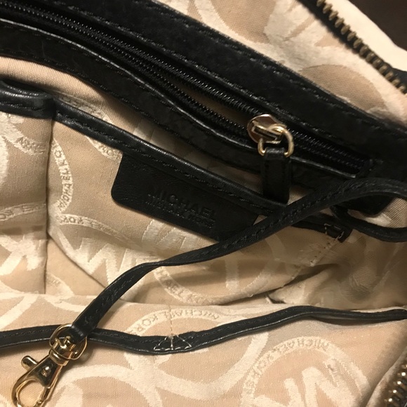 Ladies Michael Kors leather purse - Picture 10 of 11